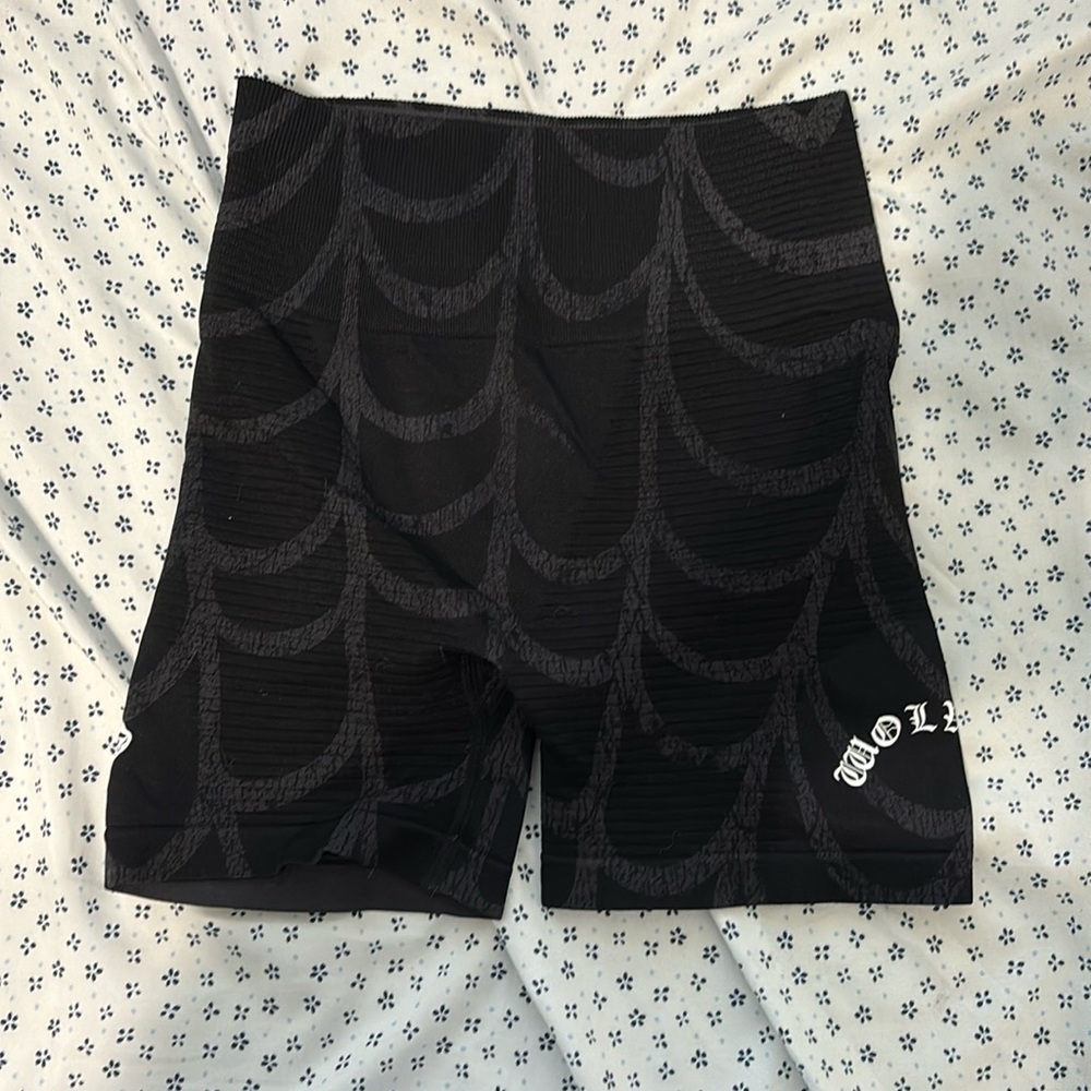 Dark sport booty scrunch shorts
